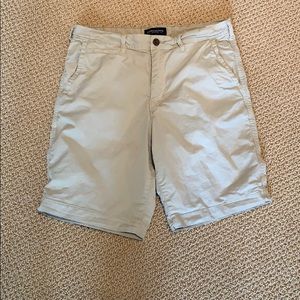 American Eagle men’s classic flat front short w33”